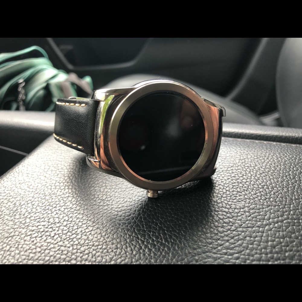 Lg watch no charger I lost it 😂😅